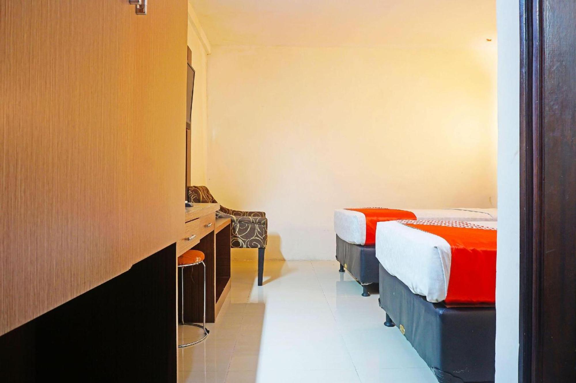 Collection O Losari Near Pantai Losari Formerly Hotel Grand Populer Makassar Exterior foto