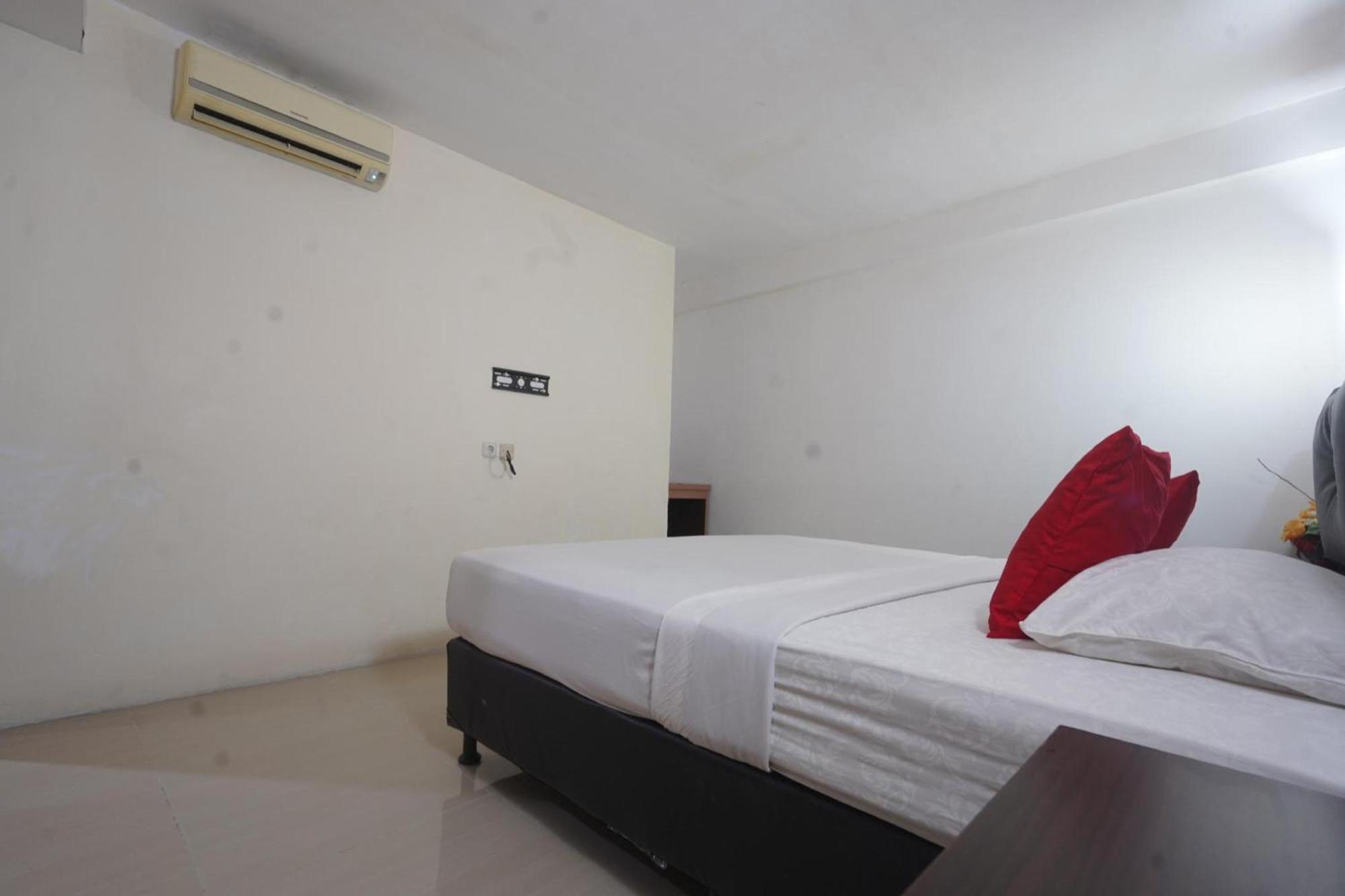 Collection O Losari Near Pantai Losari Formerly Hotel Grand Populer Makassar Exterior foto