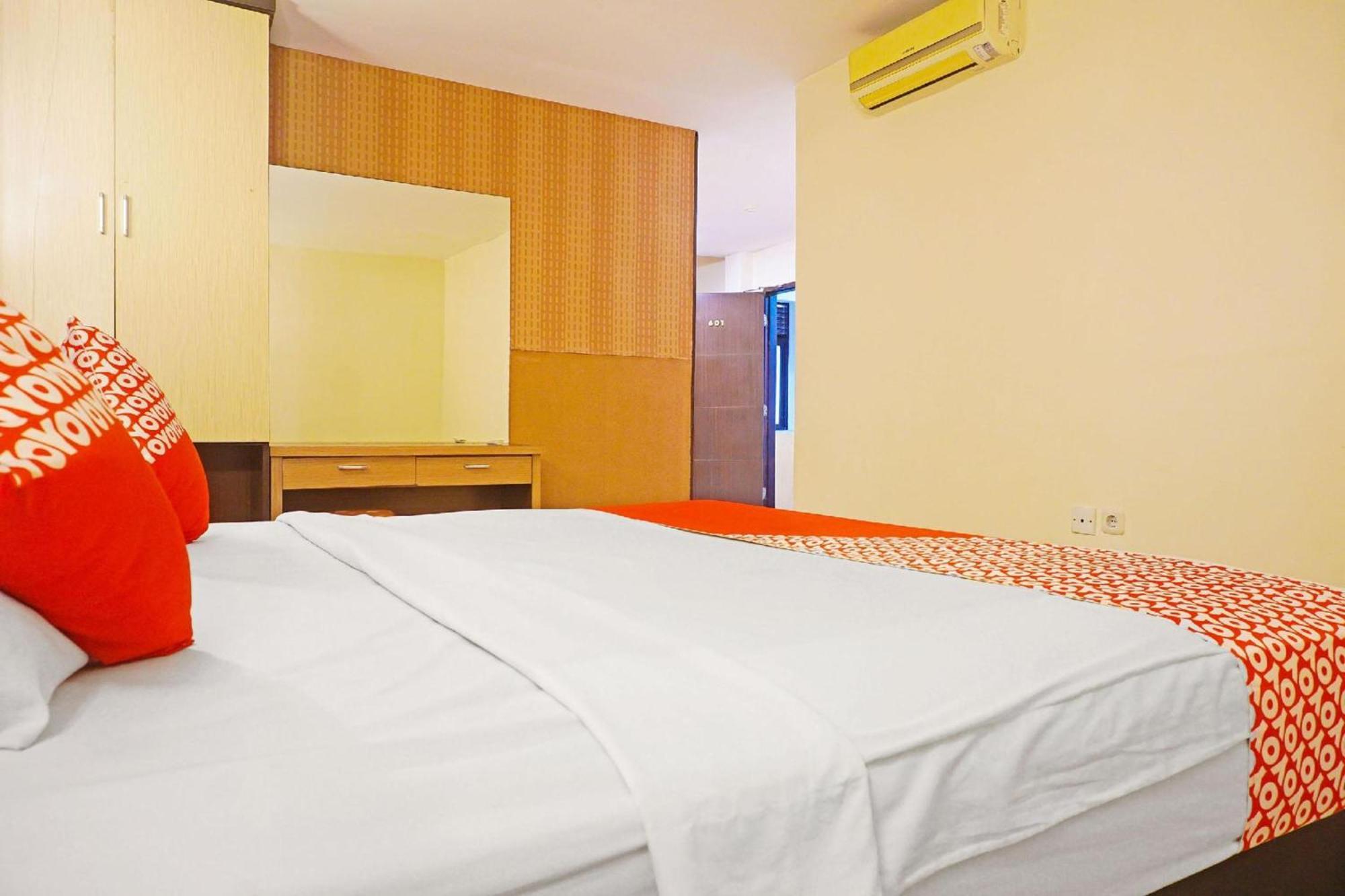 Collection O Losari Near Pantai Losari Formerly Hotel Grand Populer Makassar Exterior foto