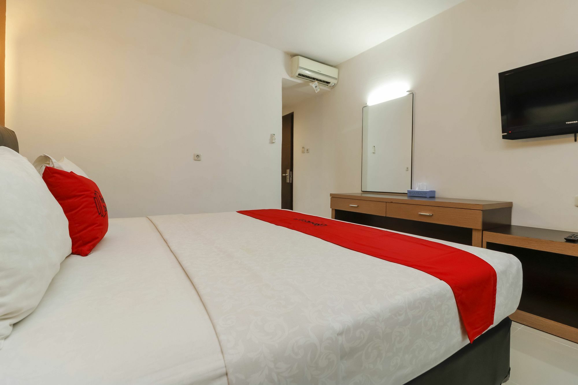 Collection O Losari Near Pantai Losari Formerly Hotel Grand Populer Makassar Exterior foto